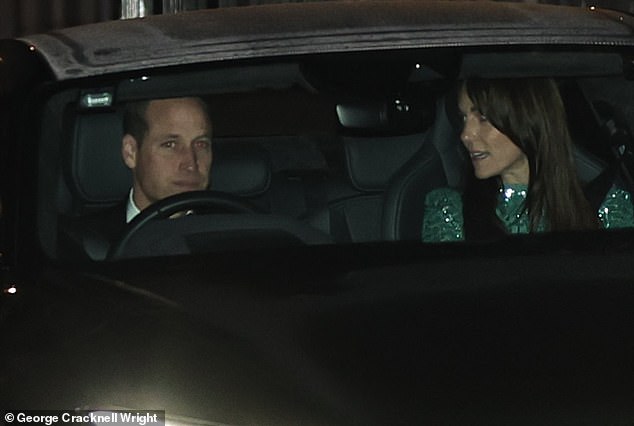 Die 41-jährige Prinzessin von Wales wurde gestern Abend kurz vor Mitternacht beim Verlassen des Clarence House mit ihrem Ehemann, dem Prinzen von Wales, gesehen