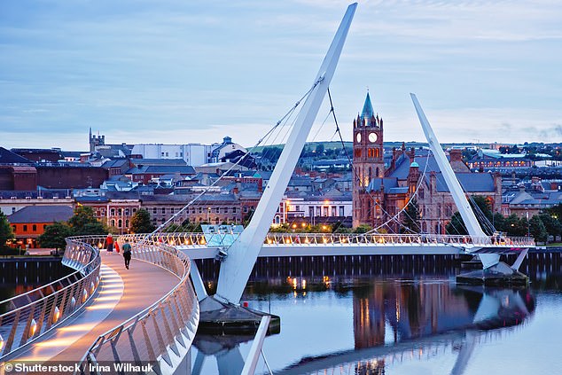 Derry/Londonderry (oben) in Nordirland ist ein regelmäßig gesuchter Winterurlaubsort und belegt den ersten Platz in der Rangliste der am schnellsten wachsenden Inlandsziele