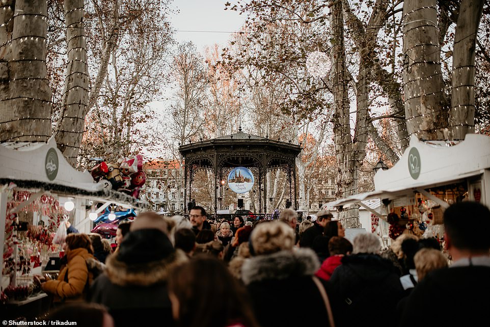 Kroatiens Hauptstadt Zagreb ist das drittgünstigste europäische Reiseziel für einen Weihnachtsmarkturlaub.  Im Bild: Zagrebs Weihnachtsmarkt im Zrinjevac-Park