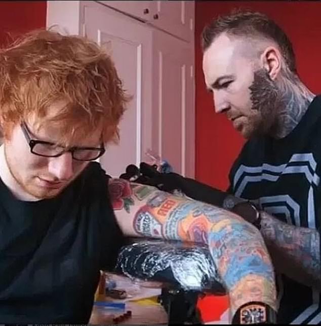 Der Tätowierer Kevin Paul fotografierte die Arbeit an einer weiteren Kreation am Arm von Ed Sheeran