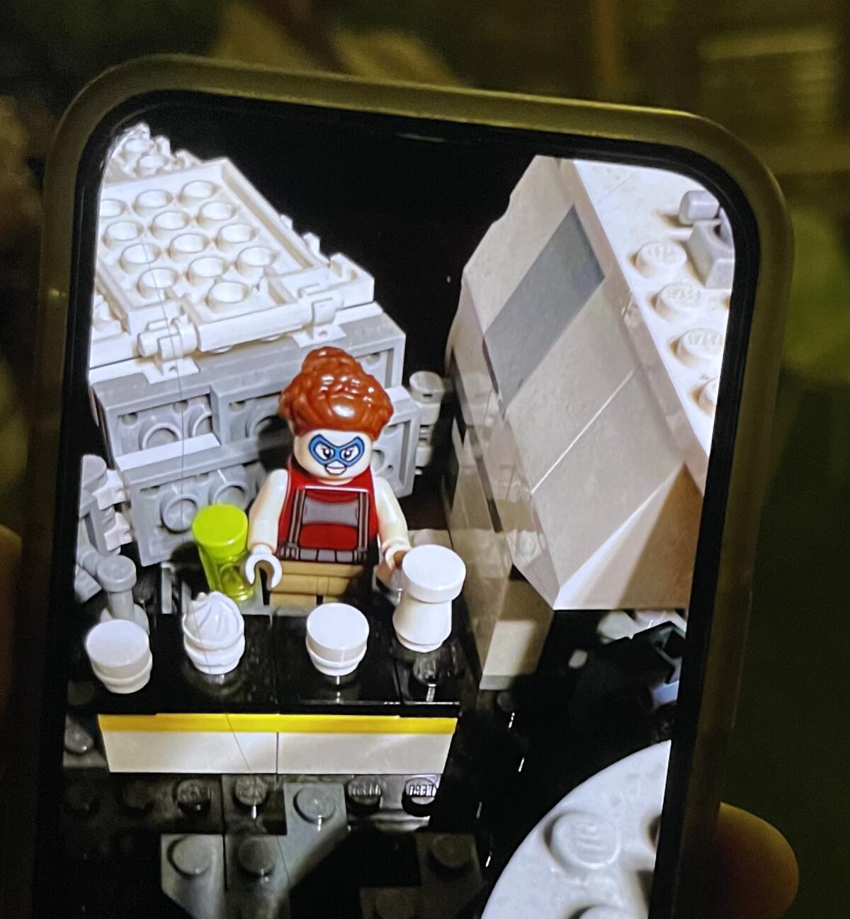 Mozza-Köchin und Inhaberin Nancy Silverton, dargestellt in Legos vom sechsjährigen Fan Aleister.