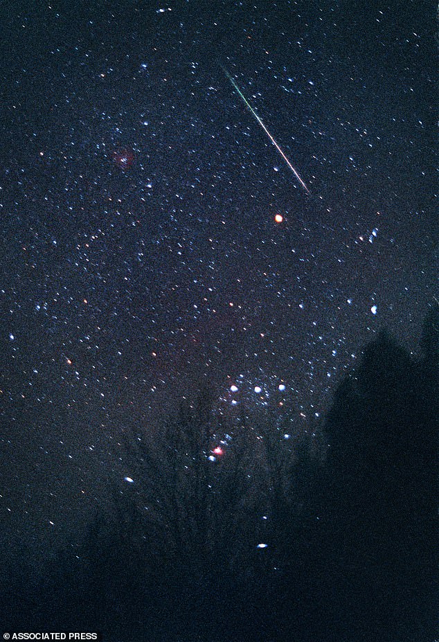 Spektakel: Astronomen sagen, dass jede Stunde bis zu 10 Meteore sichtbar sein könnten, wenn die Erde den Schweif des Kometen Tempel-Tuttle passiert
