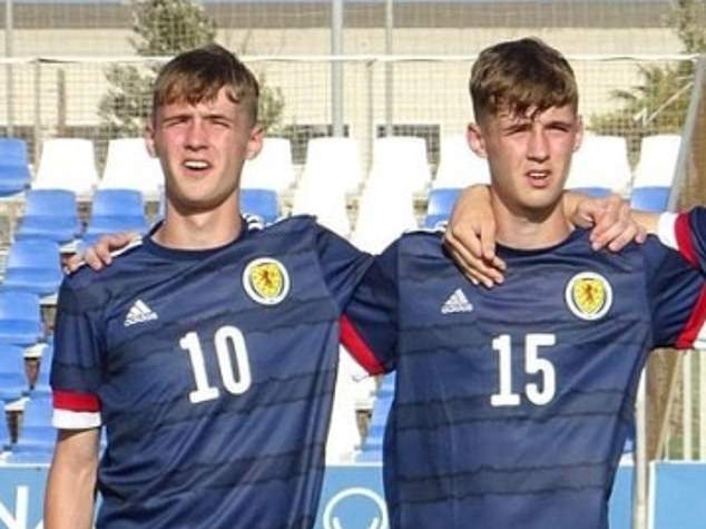 Jack (links) und Tyler Fletcher (rechts) sind schottische Young-Nationalspieler und wechselten im Sommer zu Manchester United