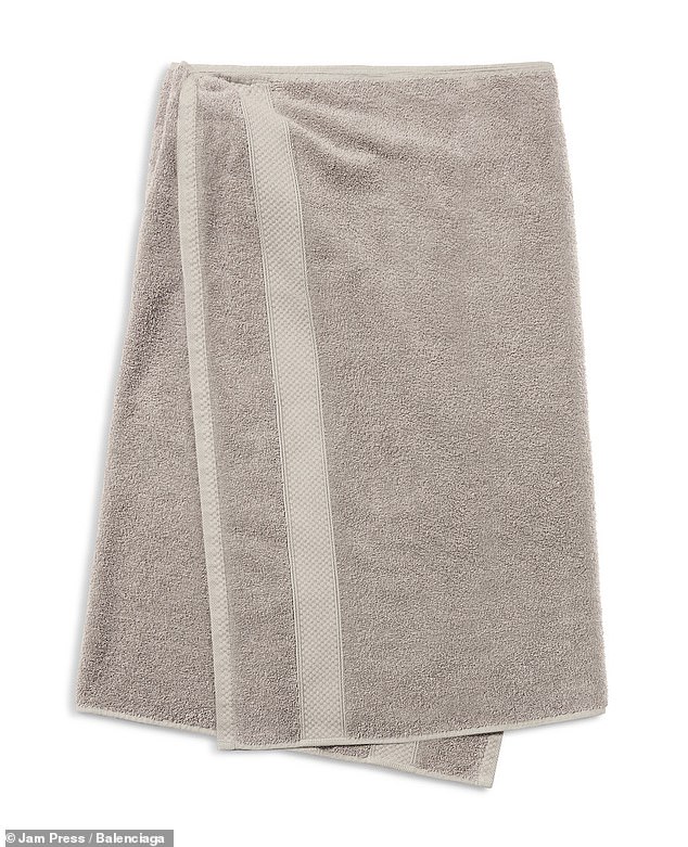Der Balenciaga Handtuchrock in Beige kann in den Größen S und M vorbestellt werden