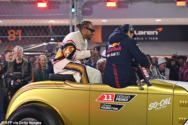 Lewis Hamilton und Sergio Perez teilen sich vor dem Grand Prix von Las Vegas eine Mitfahrgelegenheit