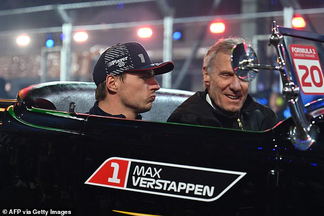 Red Bull-Pilot Max Verstappen nimmt an der Fahrerparade vor dem GP von Las Vegas teil