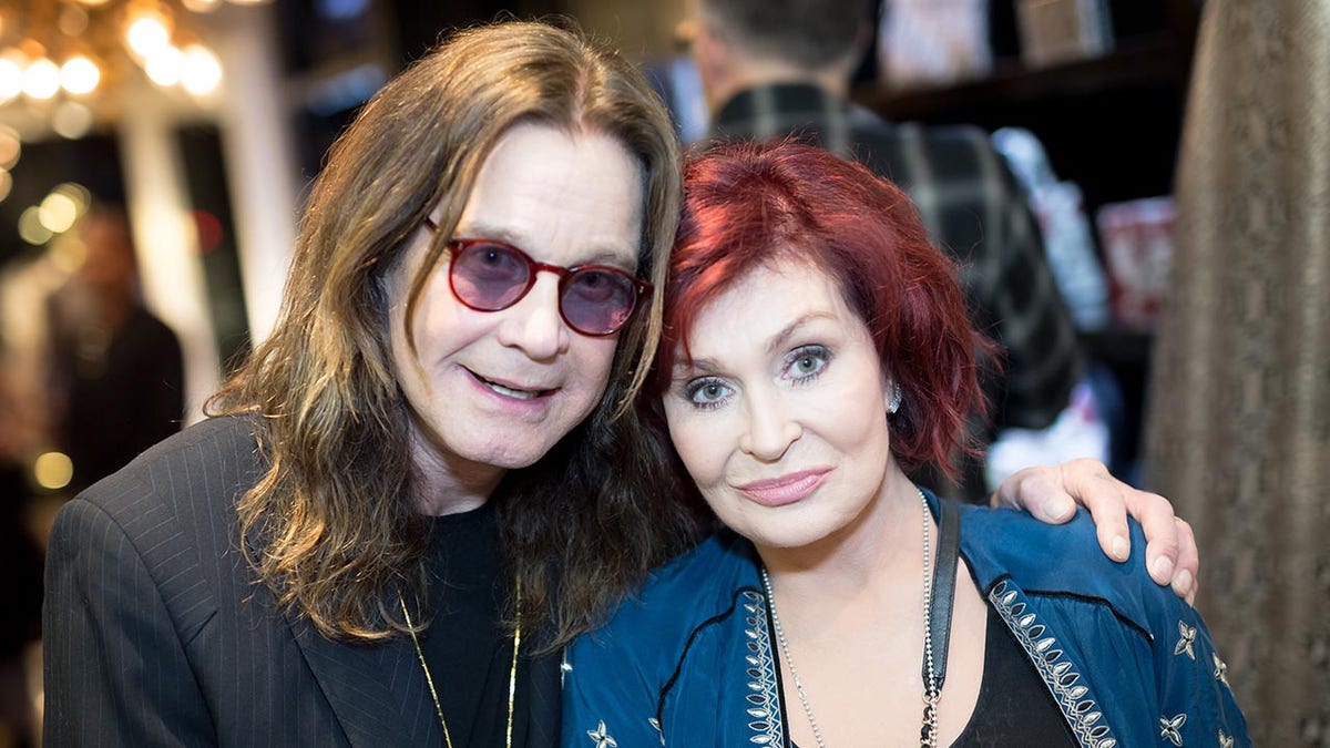 Ozzy und Sharon Osbourne posieren zusammen