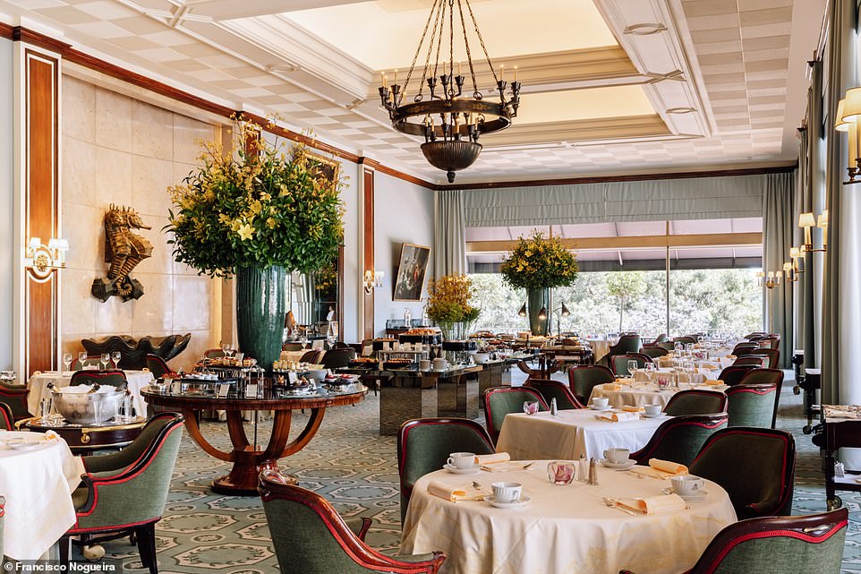 Das Hotel bietet in seinem Restaurant Varanda ein „großartiges“ Frühstücksbuffet an, bemerkt Ted