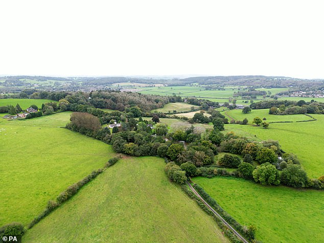 Ein Luftbild von Whitmore Heath in den West Midlands, wo 70 Prozent der Häuser für das HS2-Projekt gekauft wurden
