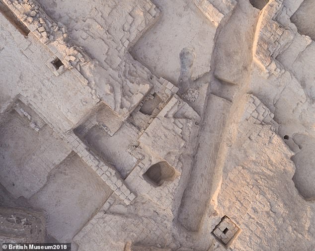 Ein Großteil des Geländes wurde durch frühere Ausgrabungen beschädigt, doch mithilfe von Drohnen und Fernerkundungstechnologie identifizierten Forscher einen größeren, verborgenen Komplex