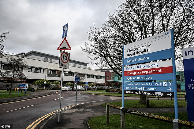 Der Termin im Gloucestershire Royal Hospital (im Bild) am 8. März 2021 diente jedoch eigentlich dazu, die Wehen einzuleiten, da sie an Schwangerschaftsdiabetes litt – was bedeutet, dass es sicherer ist, früher zu gebären