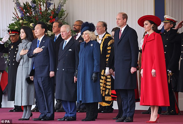 Die britischen Royals machten am Tag des Staatsbesuchs ein Foto zusammen mit Yoon Suk Yeol und seiner Frau