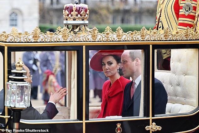 Prinz William und Kate fuhren in einer Kutsche die Horse Guard's Parade entlang