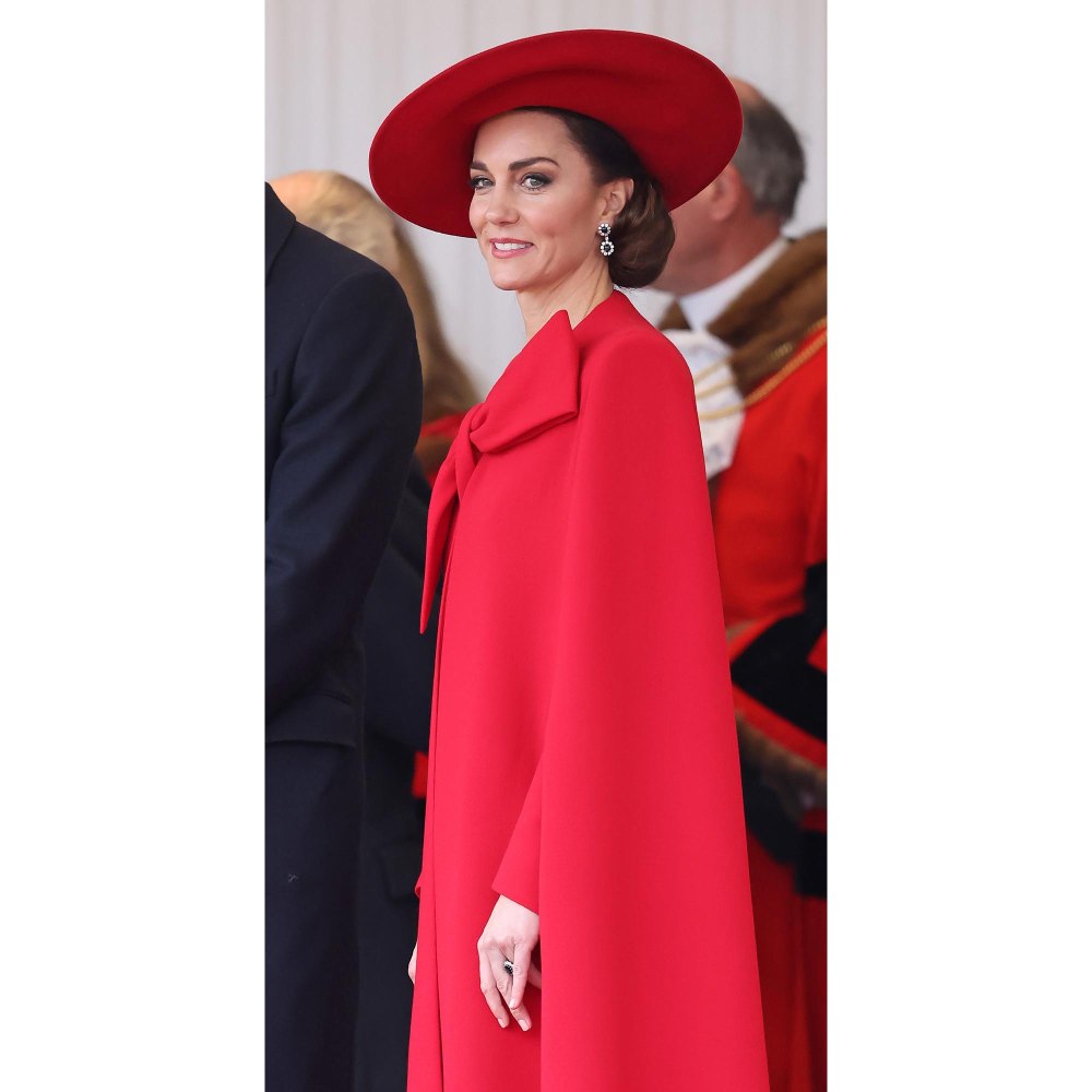 Feature Kate Middleton sieht im roten Statement-Mantel festlich aus, um den südkoreanischen Präsidenten und seine Frau zu begrüßen