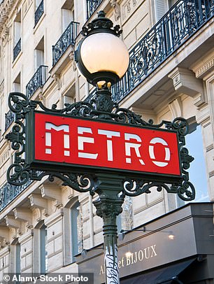 Paris sei im Winter „viel ruhiger und erträglicher“.  Oben eine der U-Bahn-Stationen der Stadt