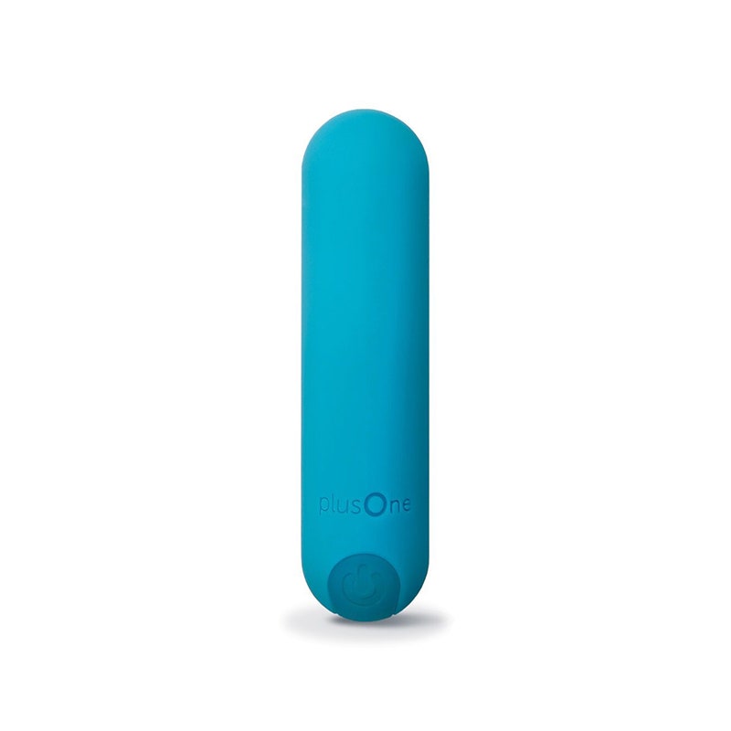 PlusOne Vibrating Bullet: Ein blaues Bullet-Vibrator-Sexspielzeug auf weißem Hintergrund