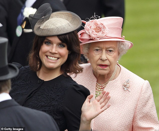 Prinzessin Eugenie von York und Königin Elizabeth II. nehmen am 18. Juni 2013 am ersten Tag von Royal Ascot auf der Pferderennbahn Ascot teil