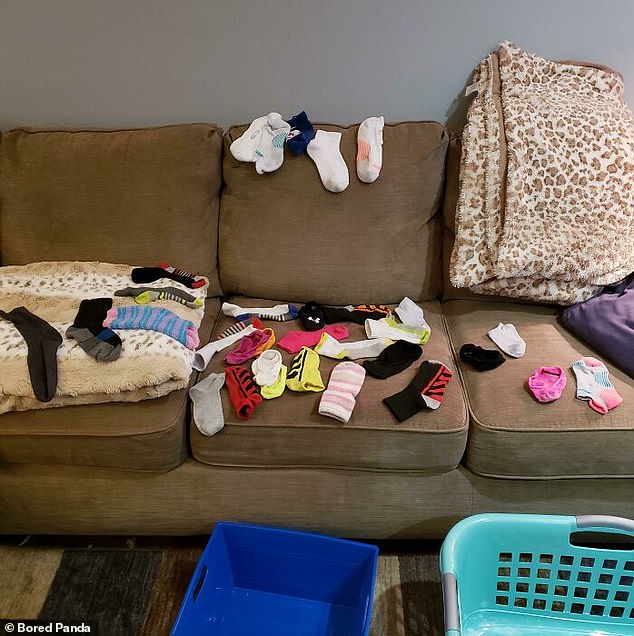 Wohin gehen sie?  Nachdem diese Person es endlich geschafft hatte, zwei Monate lang zu waschen, blieben 32 unübertroffene Socken übrig