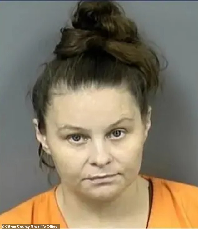 Die 39-jährige Stacy Usher hat im Laufe der Jahre mindestens 30 Strafanzeigen und Festnahmen angehäuft – was dazu führte, dass sie auf Bewährung gestellt wurde