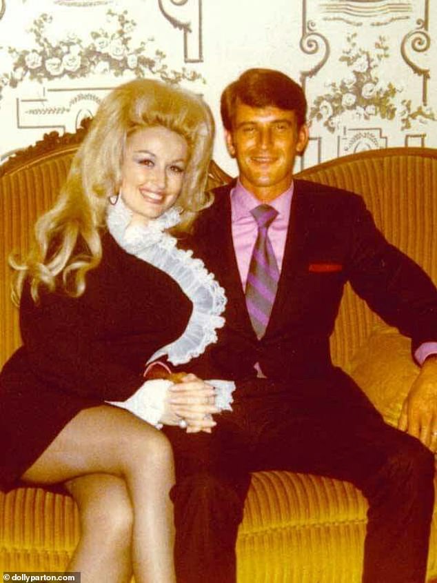 Gegensätze ziehen sich an: Dolly Parton in den 70er-Jahren mit ihrem Ehemann Carl Thomas Dean