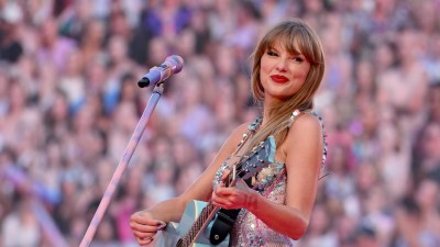 Taylor Swift ist in ihren Eras-Tour-Konzert-Outfits absolut juwelenbesetzt