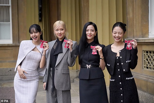 Im Bild von links nach rechts: Lisa (Lalisa Manoban), Rose (Roseanne Park), Jisoo Kim und Jennie Kim
