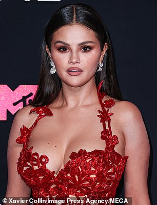 Selena Gomez hat zuvor verraten, dass sie eine „Menschenliebhaberin“ war, bis sie einen „großen Moment“ hatte, in dem sie „aufhörte, sich um sie zu kümmern“.
