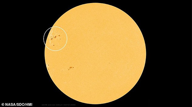 Während sie auf den Bildern klein aussehen, ist der „Archipel“ der Sonnenflecken zusammengenommen tatsächlich breiter als 15 Erden – etwa 120.000 Meilen im Durchmesser
