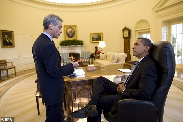 Emanuel war zuvor Stabschef des Weißen Hauses von Präsident Barack Obama und fungierte auch als Bürgermeister von Chicago