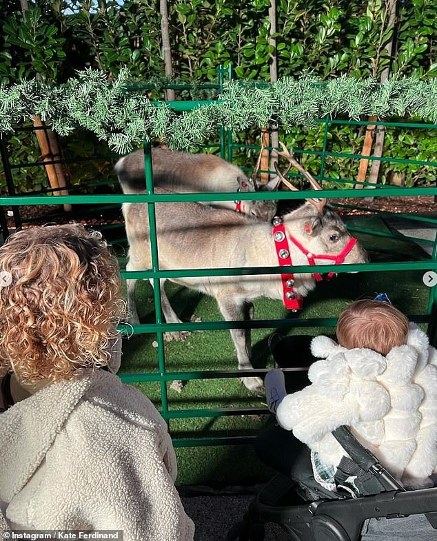 Niedlich: Während ihrer arbeitsreichen Woche nahm Kate ihre Kinder mit, um Rentiere in einer Wintergrotte zu beobachten