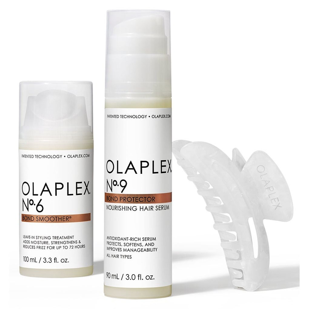 Olaplex Frizz Control Styling Duo zwei weiße Flaschen mit weißem Krallenclip auf weißem Hintergrund