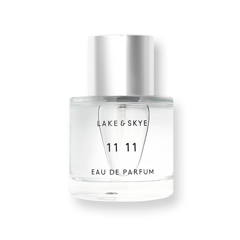 Das Lake & Skye 11:11 Eau de Parfum auf weißem Hintergrund