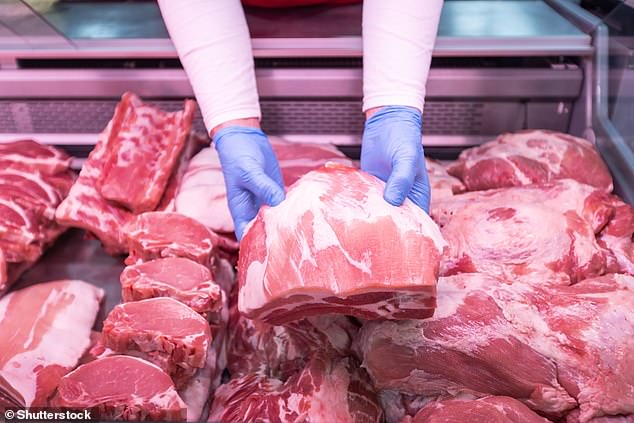 Eine Reduzierung des Verzehrs von rotem Fleisch kann unsere Gesundheit, aber auch die des Planeten verbessern, da Massentierhaltung Lebensräume zerstört und CO2 und Methan ausstößt (Aktenfoto)