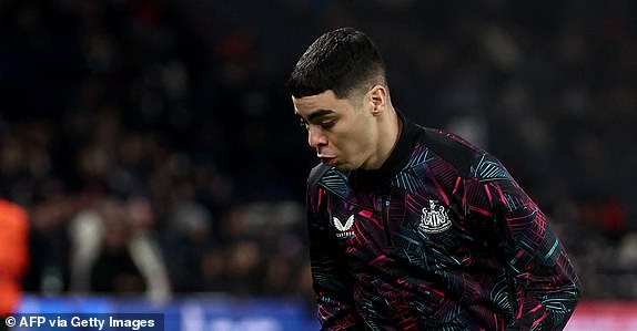 Newcastle United's Paraguayan midfielder #24 Miguel Almiron warms up before the UEFA Champions League 1st round, day 5, Group F football match between Paris Saint-Germain (PSG) and Newcastle United on November 28, 2023 at the Parc des Princes stadium in Paris. Football: (Photo by FRANCK FIFE / AFP) (Photo by FRANCK FIFE/AFP via Getty Images)