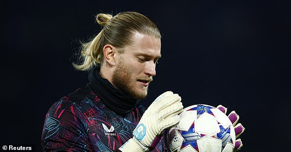Soccer Football - Champions League - Group F - Paris St Germain v Newcastle United - Parc des Princes, Paris, France - November 28, 2023  Newcastle United's Loris Karius during the warm up before the match REUTERS/Stephane Mahe