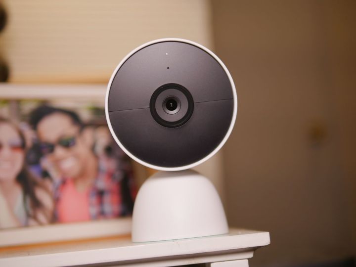 Nahaufnahme der Kamera der Google Nest Cam (Akku).
