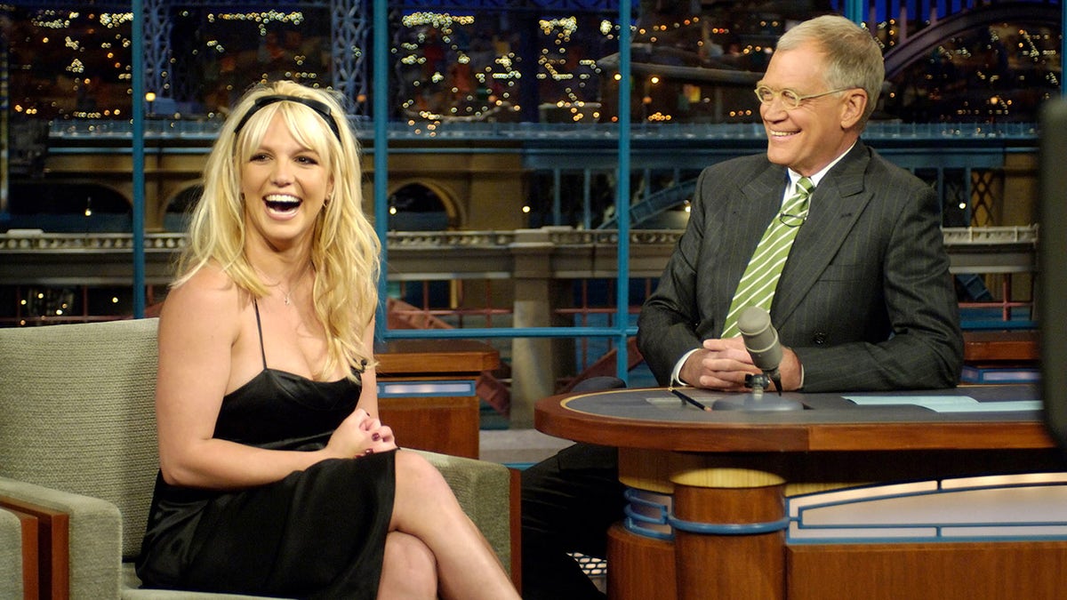 Britney Spears lacht in der David Letterman Show