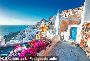 „Auf Paros gibt es weniger Menschenmassen als im beliebten Santorini (Bild)“, sagt Expedia