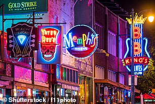 Die abgebildete Beale Street in Memphis ist mit bunten Leuchtreklamen gesäumt, genau wie im Musikviertel von Nashville