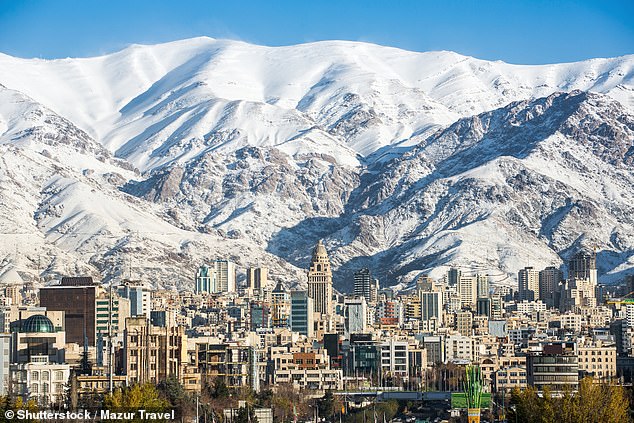 Die iranische Hauptstadt Teheran, hier im Bild mit dem Alborz-Gebirge im Hintergrund, ist 2023 die zweitgünstigste Stadt der Welt