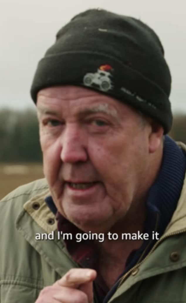 Jeremy gab in einem von Amazon Prime Video geteilten Video bekannt, dass er eine „wichtige Ankündigung“ hatte und bestätigte, dass er eine vierte Staffel von Clarkson’s Farm drehen wird.  Obwohl es aufregend ist, sind es nicht die Neuigkeiten, auf die Top Gear-Fans gehofft hatten