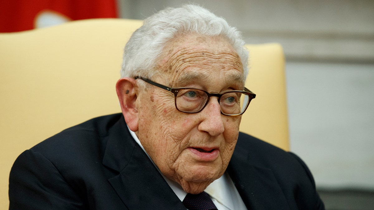 Henry Kissinger im Vorsitz