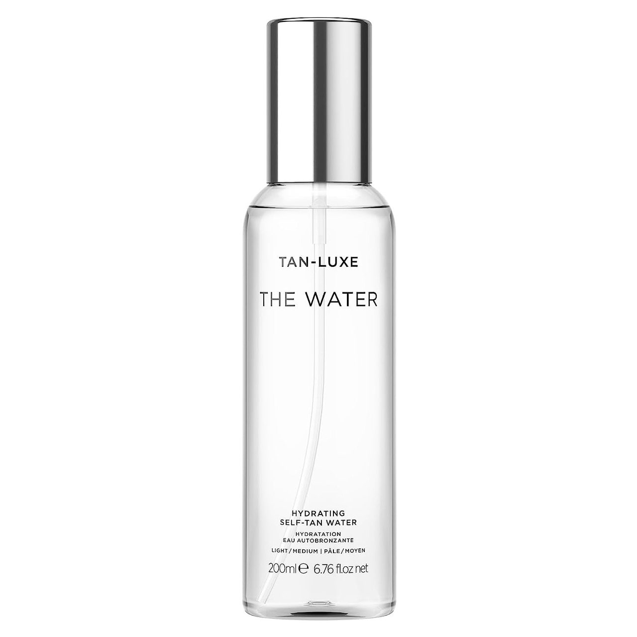 Tan-Luxe The Water Hydrating Self-Tan Water klare Flasche mit silberner Kappe auf weißem Hintergrund