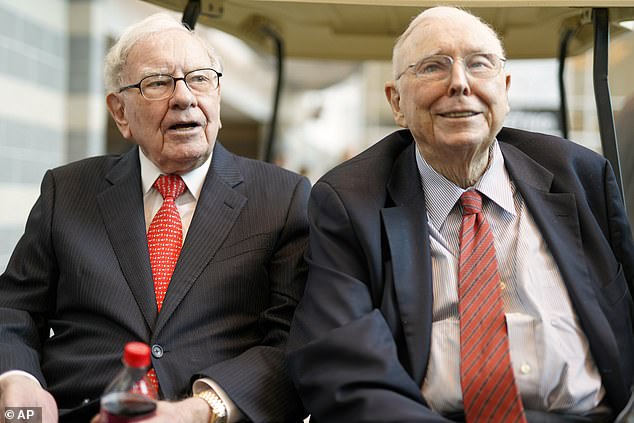 Doppelter Akt: Munger (im Bild mit Buffett) hatte weitaus mehr Einfluss auf Berkshire, als sein Titel als stellvertretender Vorsitzender vermuten ließ