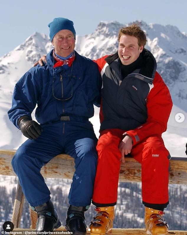 Prinz William hat seinem Vater mit einem herzlichen Rückblick auf das Jahr 2004 alles Gute zum Geburtstag gewünscht, als das Paar auf der Madrisa-Skipiste oberhalb des Schweizer Dorfes Klosters Skifahren genossen hat