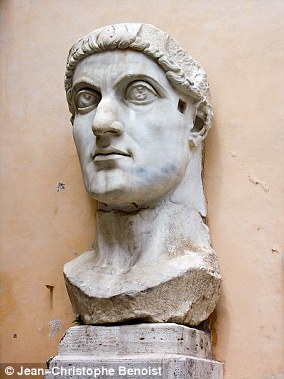 Marmorkopf, der Kaiser Konstantin den Großen darstellt, in den Kapitolinischen Museen 