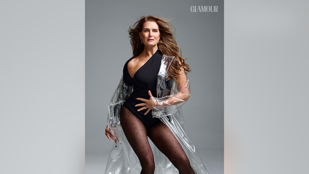 Brooke Shields posiert auf einem Foto im Glamour-Magazin