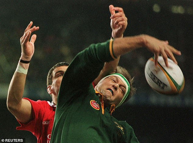 Der ehemalige südafrikanische Rugby-Star Hannes Strydom ist im Alter von 58 Jahren nach einem Autounfall gestorben