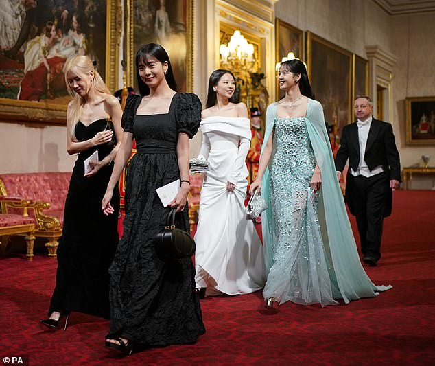 Die K-Pop-Band Blackpink, bestehend aus Jennie Kim, Jisoo, Rosé und Lisa, nahm gestern Abend am Staatsbankett im Buckingham Palace zu Ehren des südkoreanischen Präsidenten und der First Lady teil