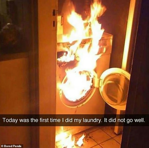 Auf einem Foto ist ein Trockner zu sehen, der in Flammen steht, und auf dem Plakat steht, dass es das erste Mal war, dass sie versucht haben, ihre Wäsche zu waschen